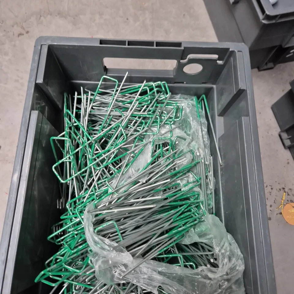 TOTE OF APPROXIMATELY 30 ARTIFICIAL GRASS STAPLES