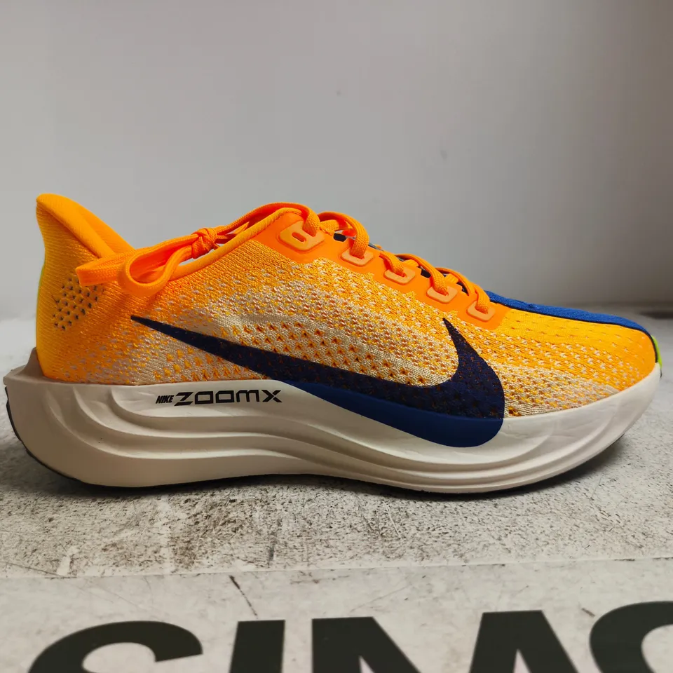 NIKE PEGASUS PLUS RUNNING SHOES – UK SIZE 6