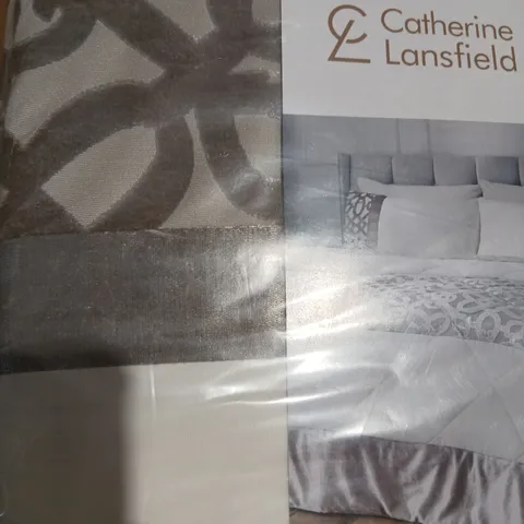 CATHERINE LANSFIELD LATTICE CUT VELVET KING SIZE DUVET SET