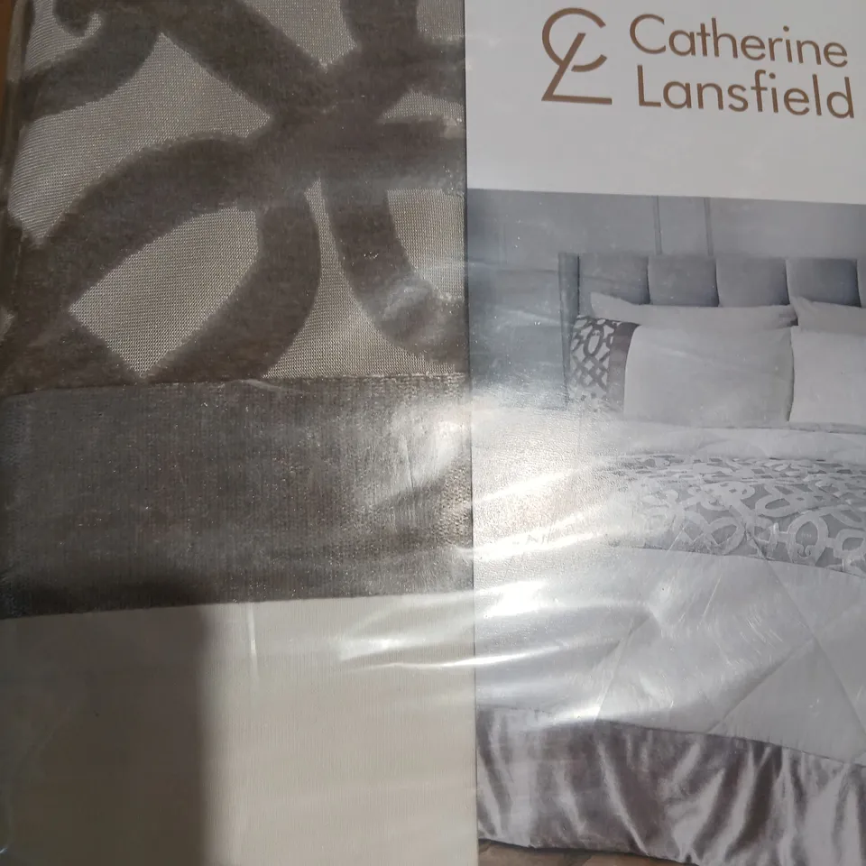 CATHERINE LANSFIELD LATTICE CUT VELVET KING SIZE DUVET SET
