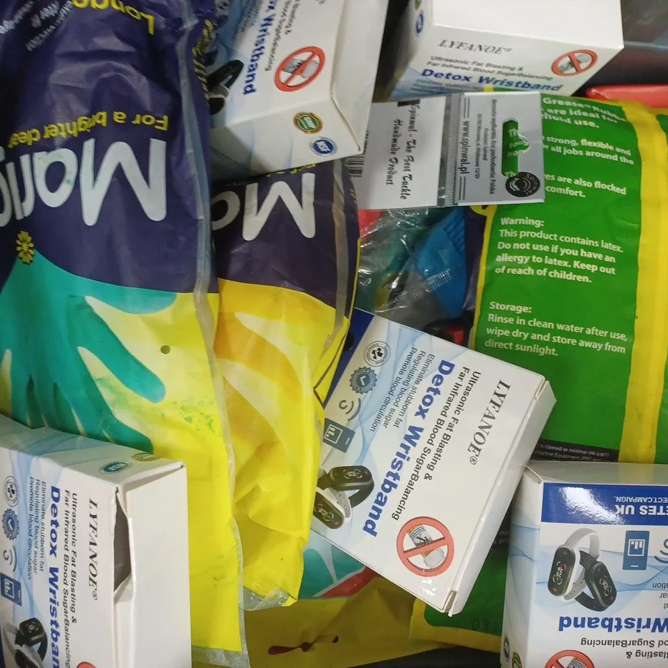 APPROXIMATELY 15 ASSORTED HOUSEHOLD ITEMS TO INCLUDE SMART DISHWASHER CLEANERS, DETOX WRISTBAND, ETC