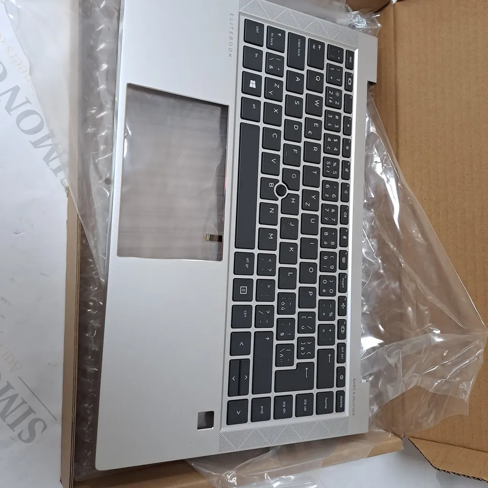 TWO BOXED BRAND NEW HP LAPTOP KEYBOARDS M07090-FL1