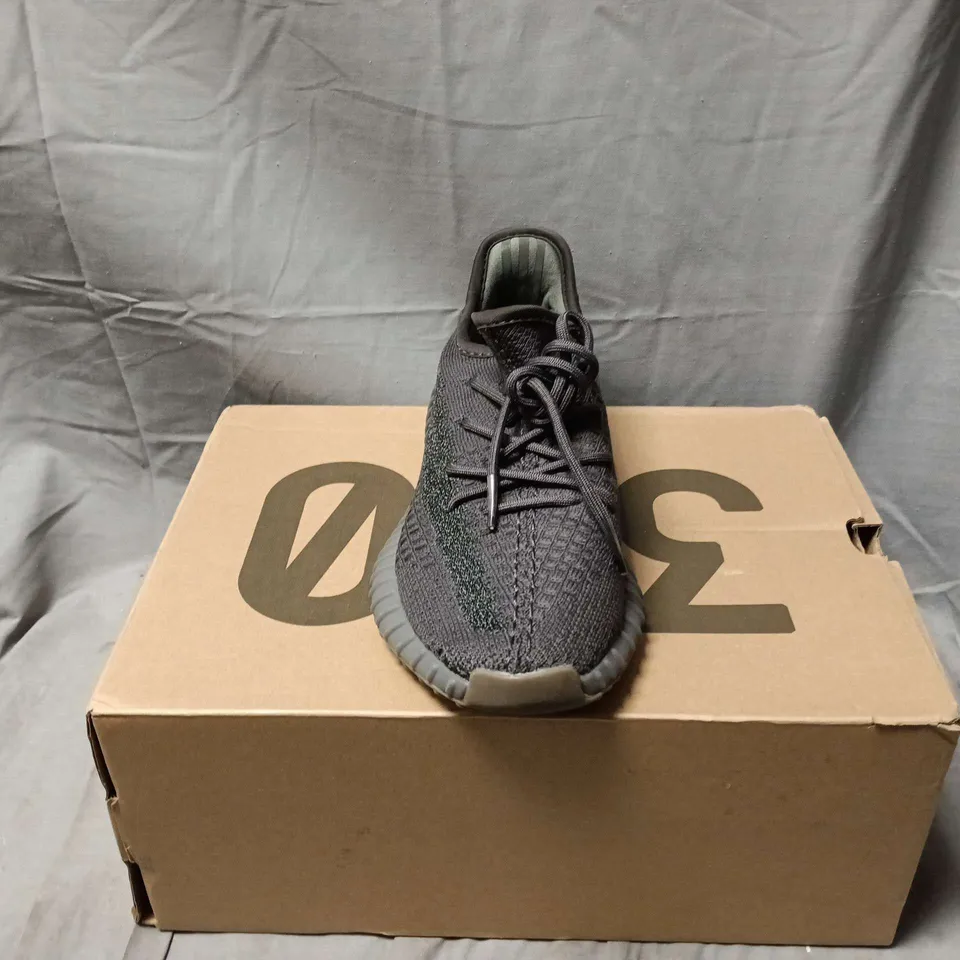 BOXED PAIR OF ADIDAS YEEZY BOOST 350 IN BLACK - UK 5