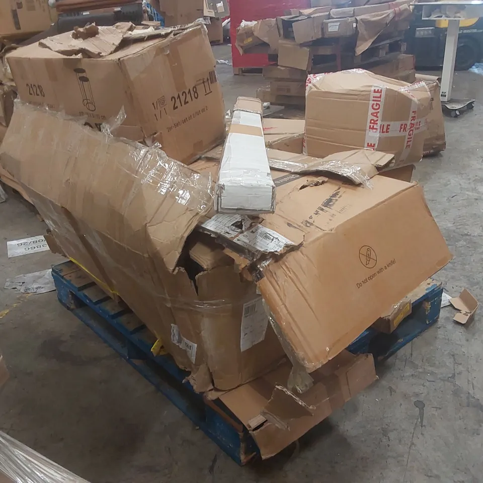 PALLET CONTAINING A LARGE QUANTITY OF FURNITURE PARTS