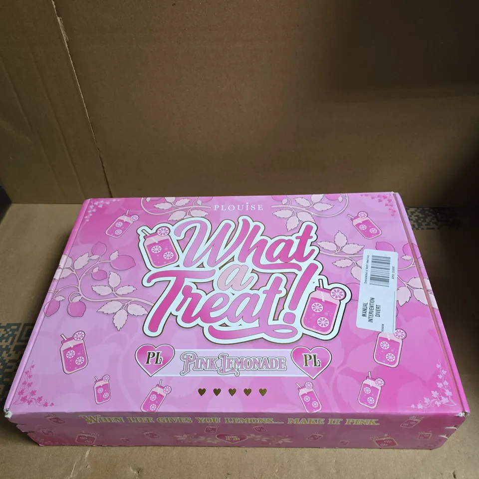 SEALED PLOUISE WHAT A TREAT PINK LEMONADE BATH AND BODY GIFT BOX