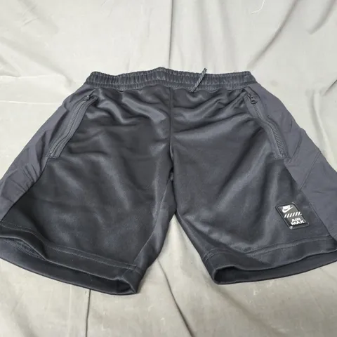NIKE AIR MAX CASUAL SHORTS - SIZE M 