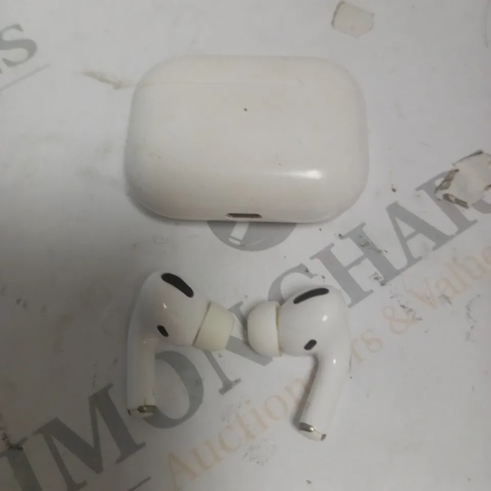 APPLE AIRPODS A2083/A2084 IN EAR HEADPHONES 