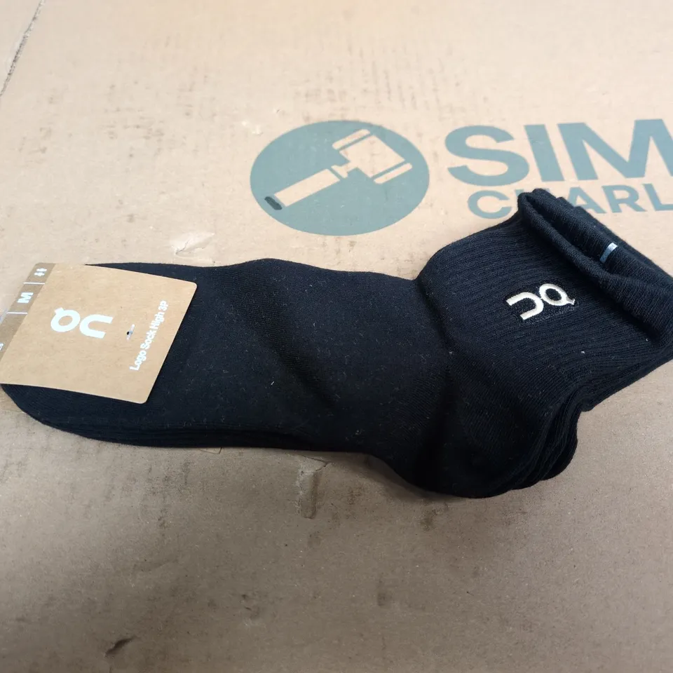 ON CLOUD LOGO SOCKS - 3 PACK - SIZE M