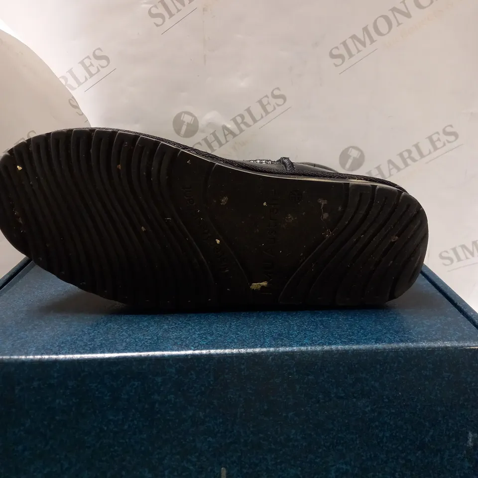 EMU AUSTRAILIA STINGER BLACK WATERPROOF BOOTS - SIZE 5