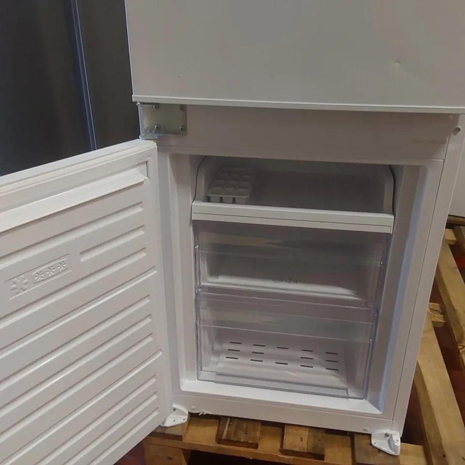 LOGIK LIFF7024 INTEGRATED 70/30 FRIDGE FREEZER - SLIDING HINGE