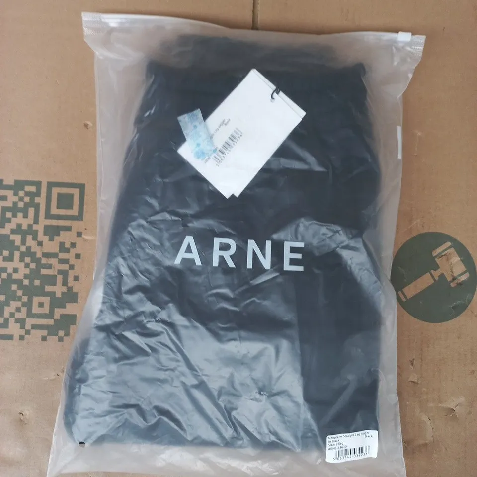 BAGGED ARNE NEOPRENE STRAIGHT LEG JOGGERS IN BLACK SIZE SMALL-REG