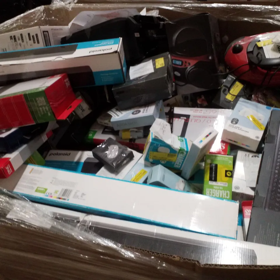 PALLET CONTAINING ASSORTED ELECTRICAL PRODUCTS INCLUDING POLAROID SOUNDBAR, CD BOOMBOX, GAMING KEYBOARD, UNIVERSAL TV WALL MOUNT & HEADPHONES 