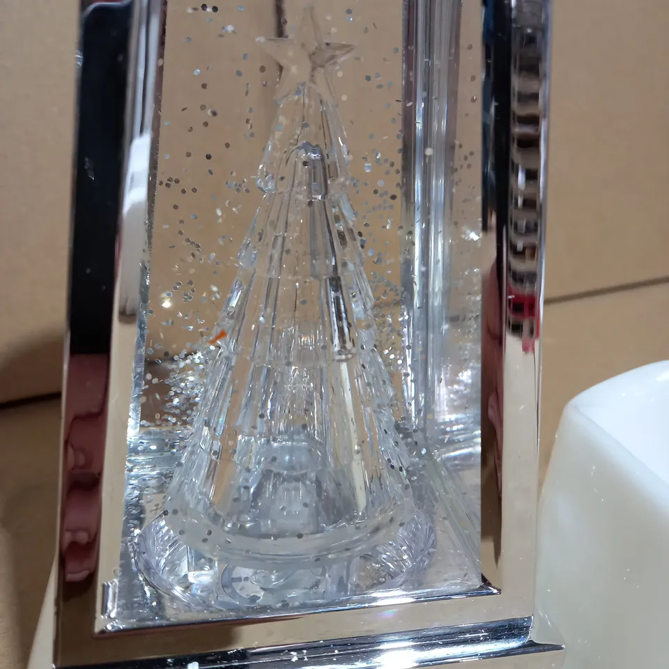 JULIEN MACDONALD FLAMELESS CANDLE HOLDER WITH SWIRLING GLITTER CHRISTMAS TREE 