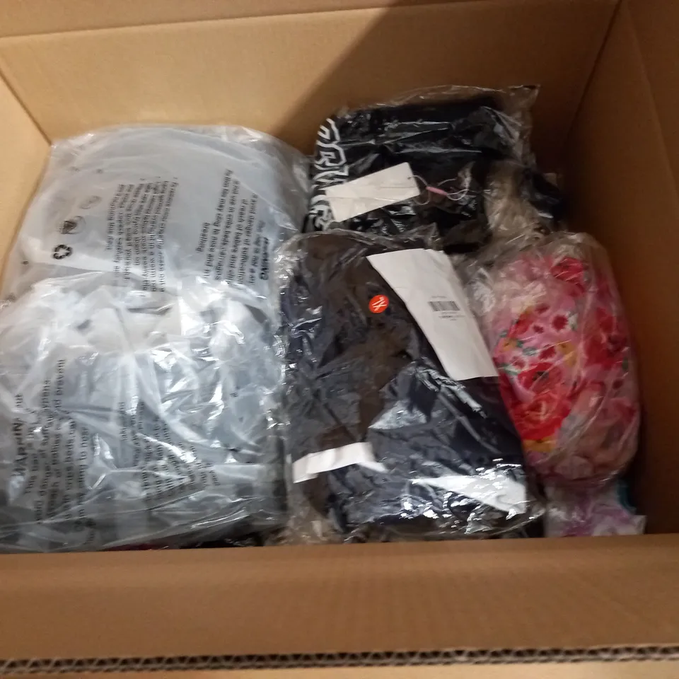 LARGE QUANTITY OF ASSORTED BAGGED CLOTHING ITEMS TO INCLUDE TULIP, EMERY ROSE AND SHEIN