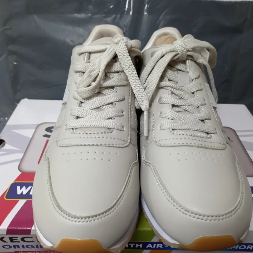 SKECHERS ORIGINALS WOMENS TRAINERS IN TAUPE - SIZE 5