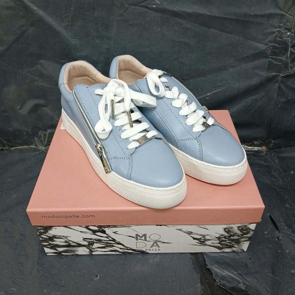BOXED PAIR OF MODA IN PELLE BALIZE LIGHT BLUE SHOES - 7