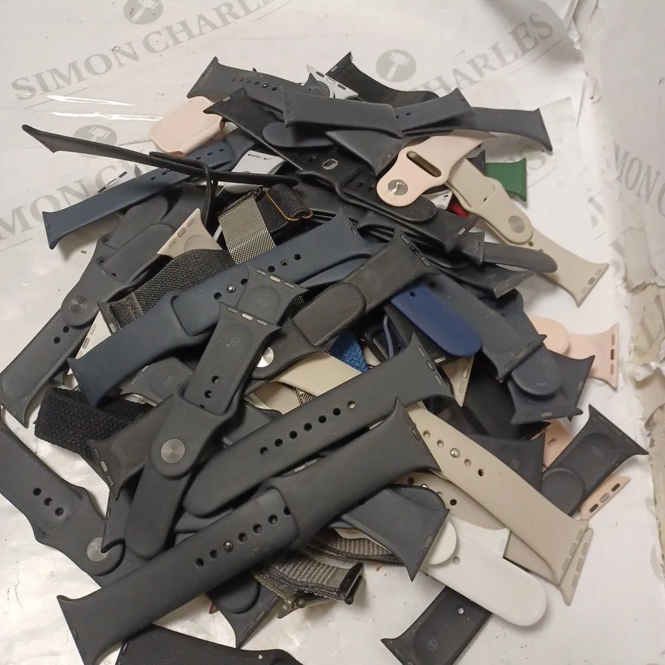 APPROXIMATELY 30 ASSORTED LOOSE SMART WATCH STRAPS IN VARIOUS DESIGNS & SIZES	