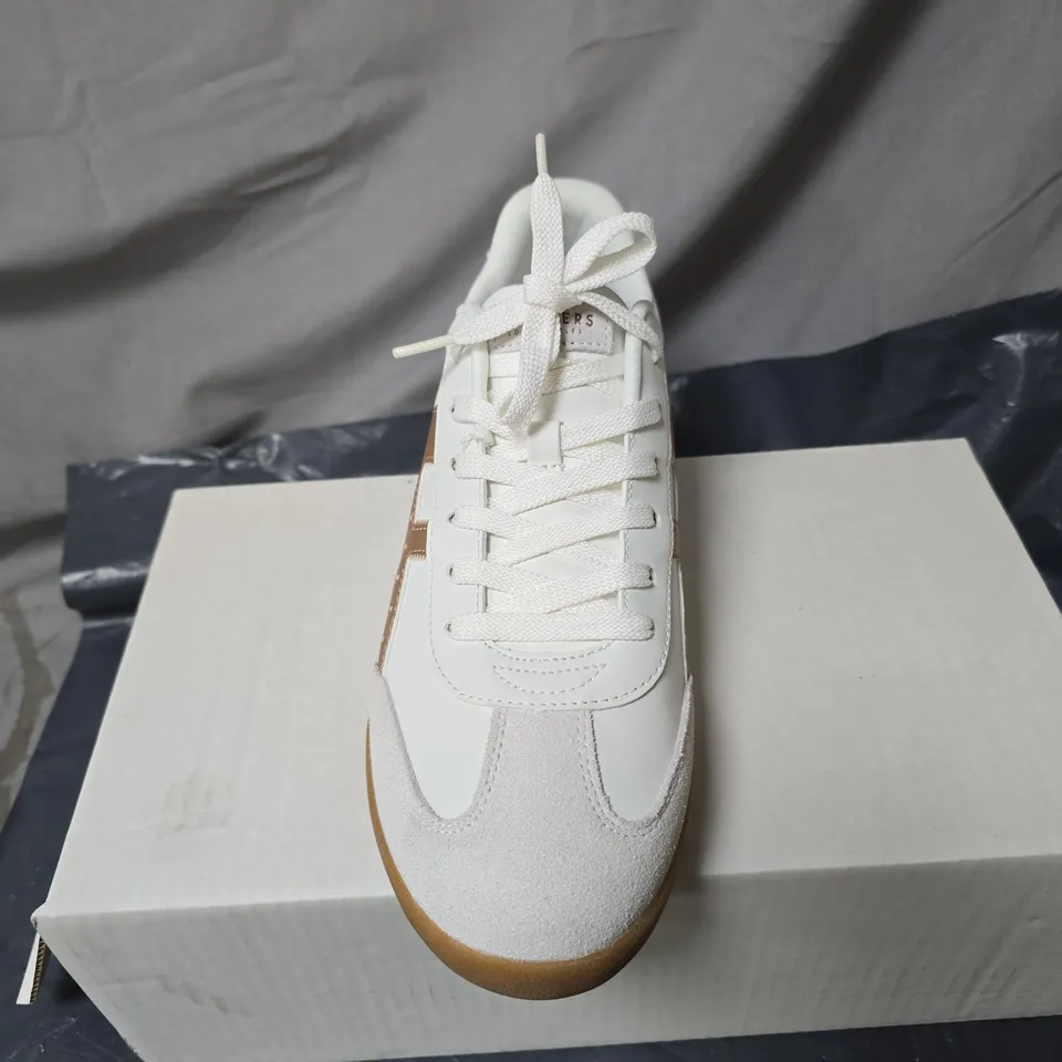 SKECHERS WHITE TRAINERS WITH ROSE GOLD SIDE STRIPE SIZE 8