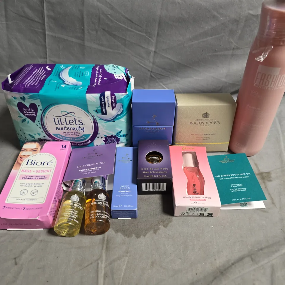 APPROXIMATELY 15 ASSORTED HEALTH & BEAUTY PRODUCTS TO INCLUDE MOLTON BROWN, FASHION AND MATERNITY PADS