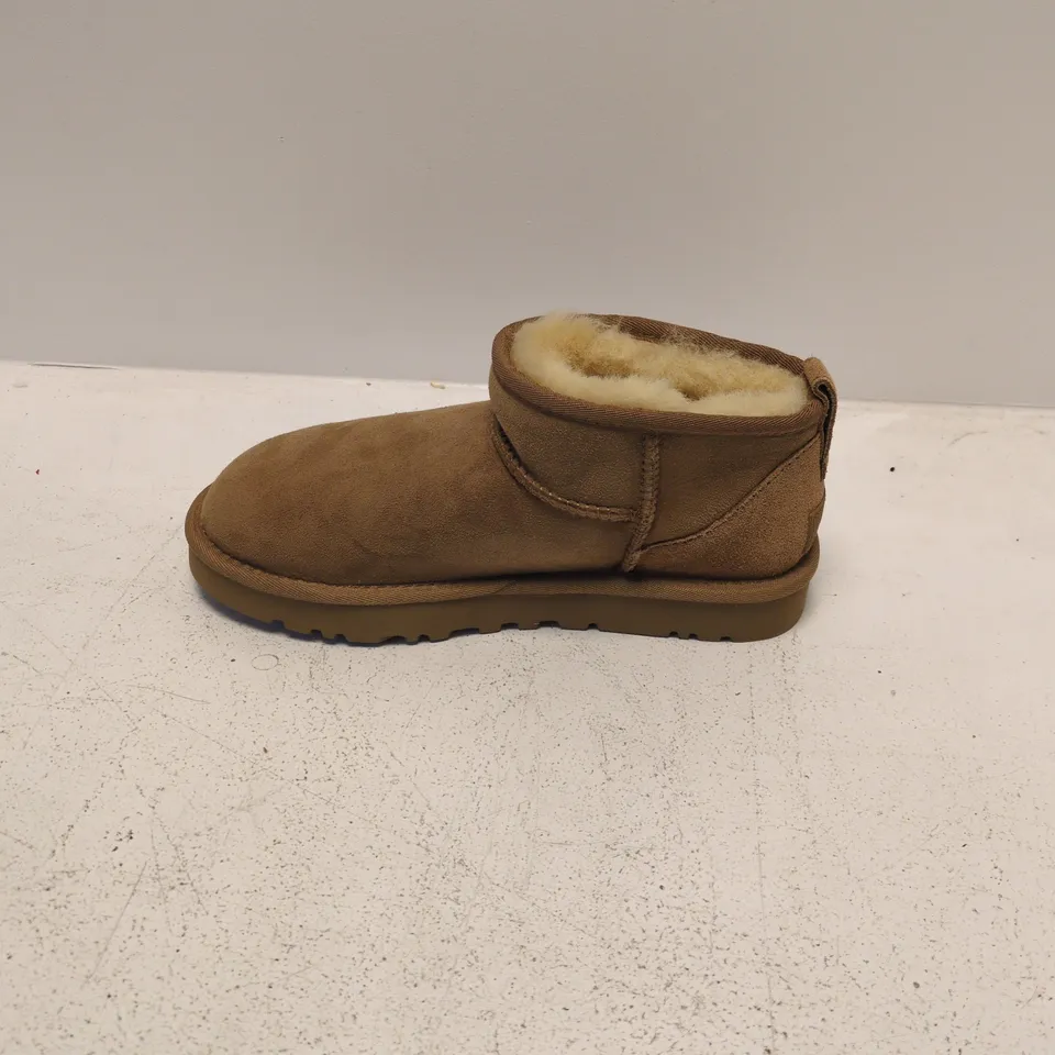 UGG BROWN SUEDE ANKLE BOOT WITH SHEARLING LINING (UK 4)