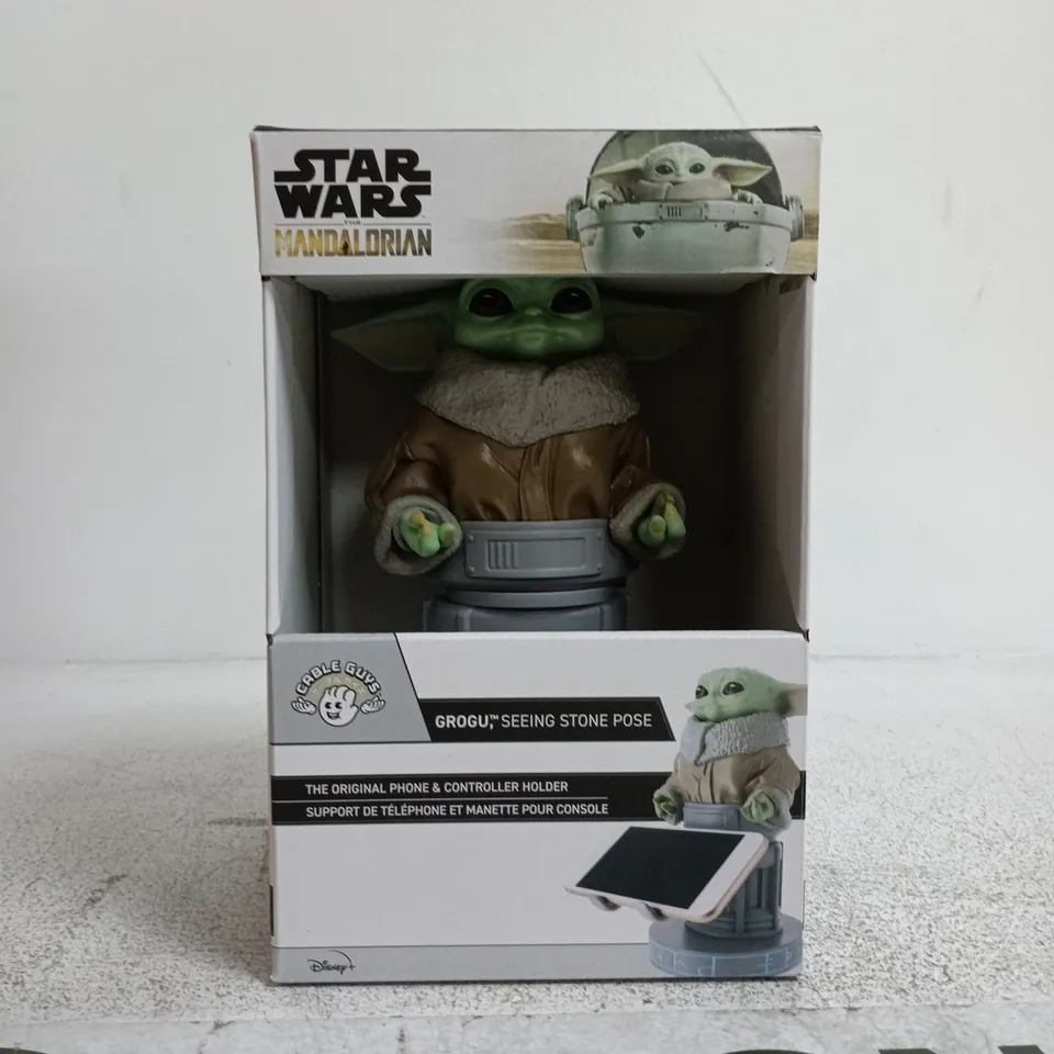 STAR WARS MANDALORIAN GROGU SEEING STONE POSE – BOXED FIGURE WITH PHONE & CONTROLLER HOLDER