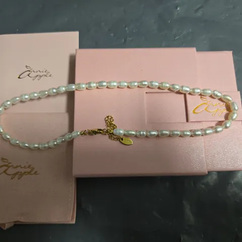 BOXED ANNIE APPLE PEARL LOOK NECKLACE
