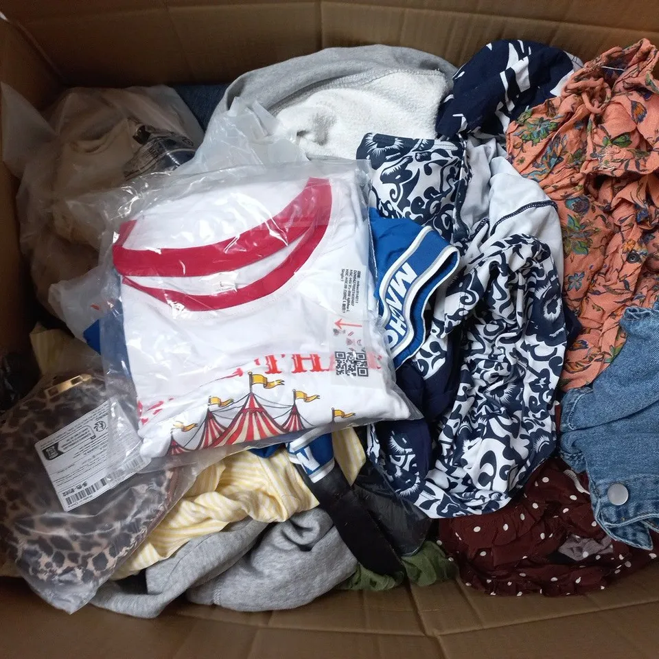 LARGE BOX OF APPROXIMATELY 20 ASSORTED CLOTHING ITEMS IN VARIOUS SIZES, STYLES AND COLOURS