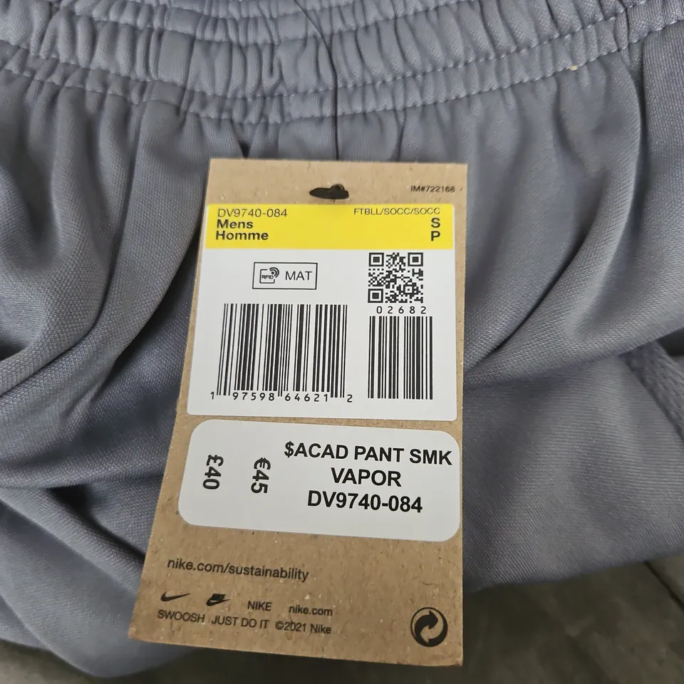 NIKE DRI-FIT ACADEMY PANTS IN SMOKE VAPOR – MEN'S - S
