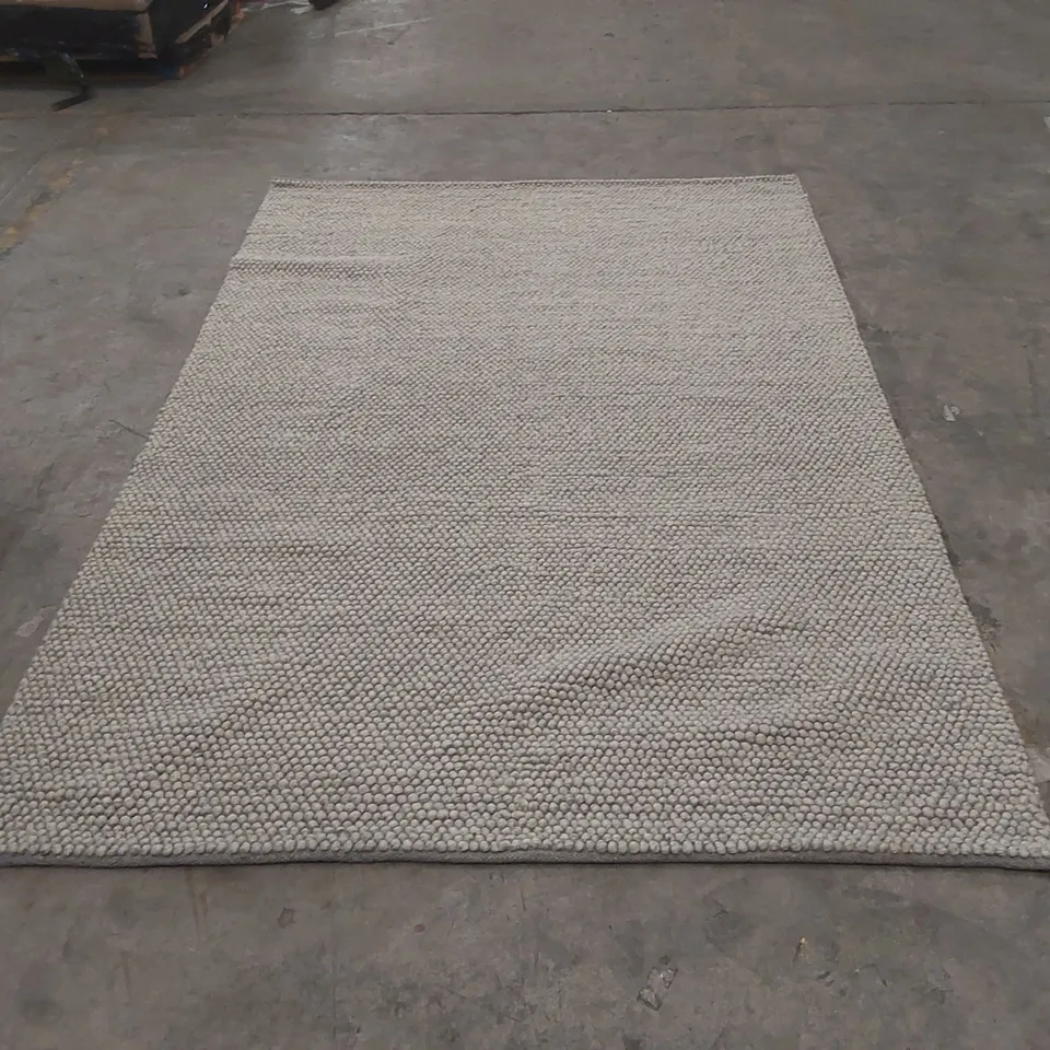 QUALITY DESIGNER AREA RUG - APPROXIMATELY 300 x 195cm