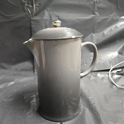 LE CREUSET CAFETIÈRE WITH PRESS 1 L – BOXED; GREY CERAMIC COFFEE POT INCLUDED