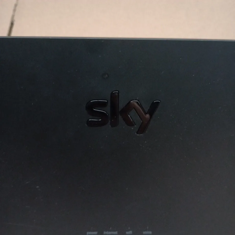 SKY BROADBAND ROUTER (BLACK) – SKY-BRANDED NETWORK HUB