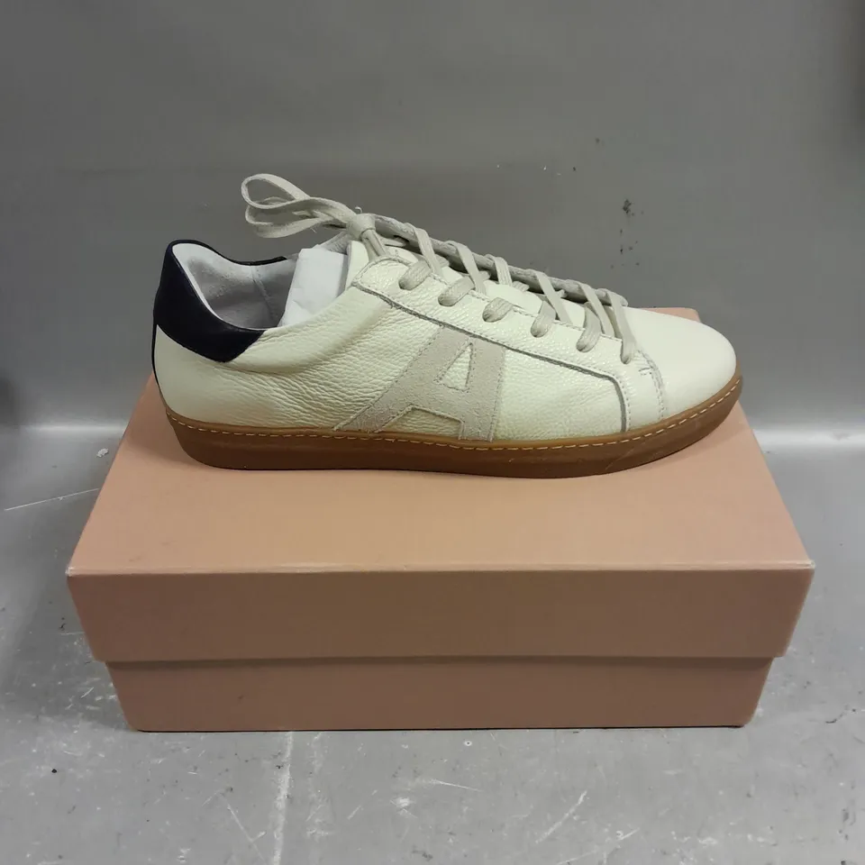BOXED PAIR OF AIR & GRACE CRU SIGNATURE SHOES - 8