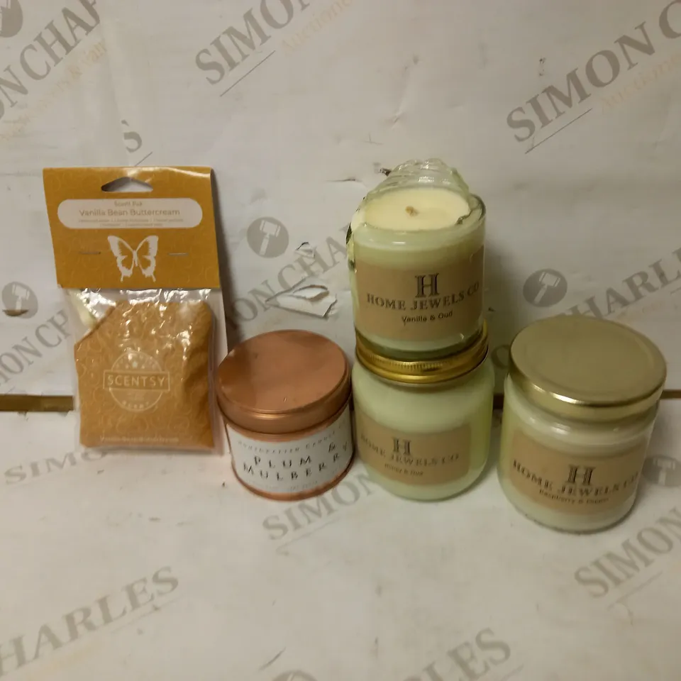 LOT OF VARIOUS SCENTED CANDLES