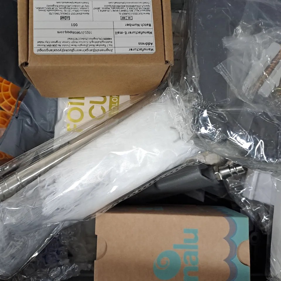 APPROXIMATELY 10 ASSORTED HOUSEHOLD ITEMS TO INCLUDE ZINC OXIDE TAPE, ANTIBACTERIAL WIPES, ETC
