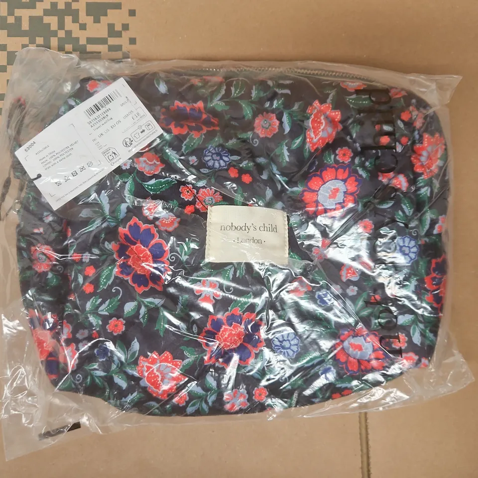 BAGGED NOBODY'S CHILD TRAVEL WASHBAG IN MULTI - ONE SIZE