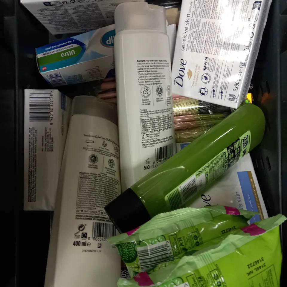 BOX OF APPROXIMATELY 20 ASSORTED HEALTH & BEAUTY PRODUCTS TO INCLUDE GILLETTE MACH3 RAZOR, PANTENE SHAMPOO, MUSTELA HIGH PROTECTION SUN LOTION ETC 