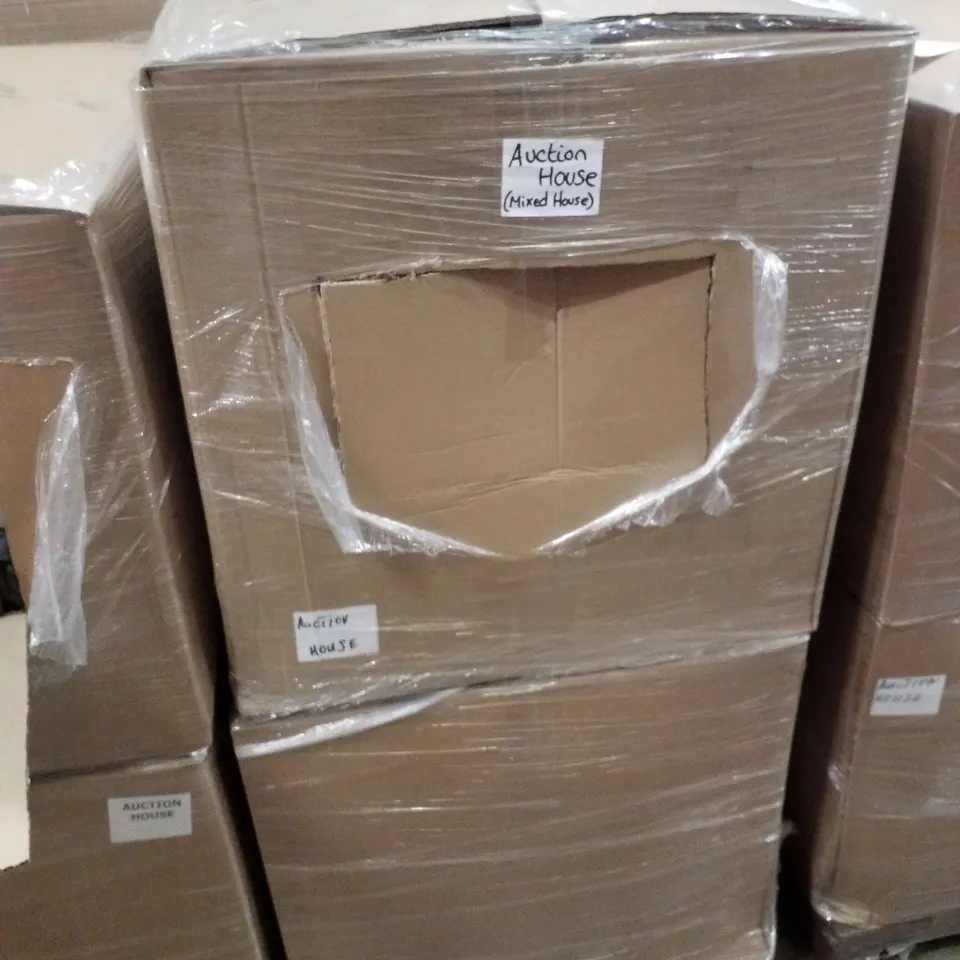 PALLET CONTAINING ASSORTED PILLOWS & BEAN BAGS