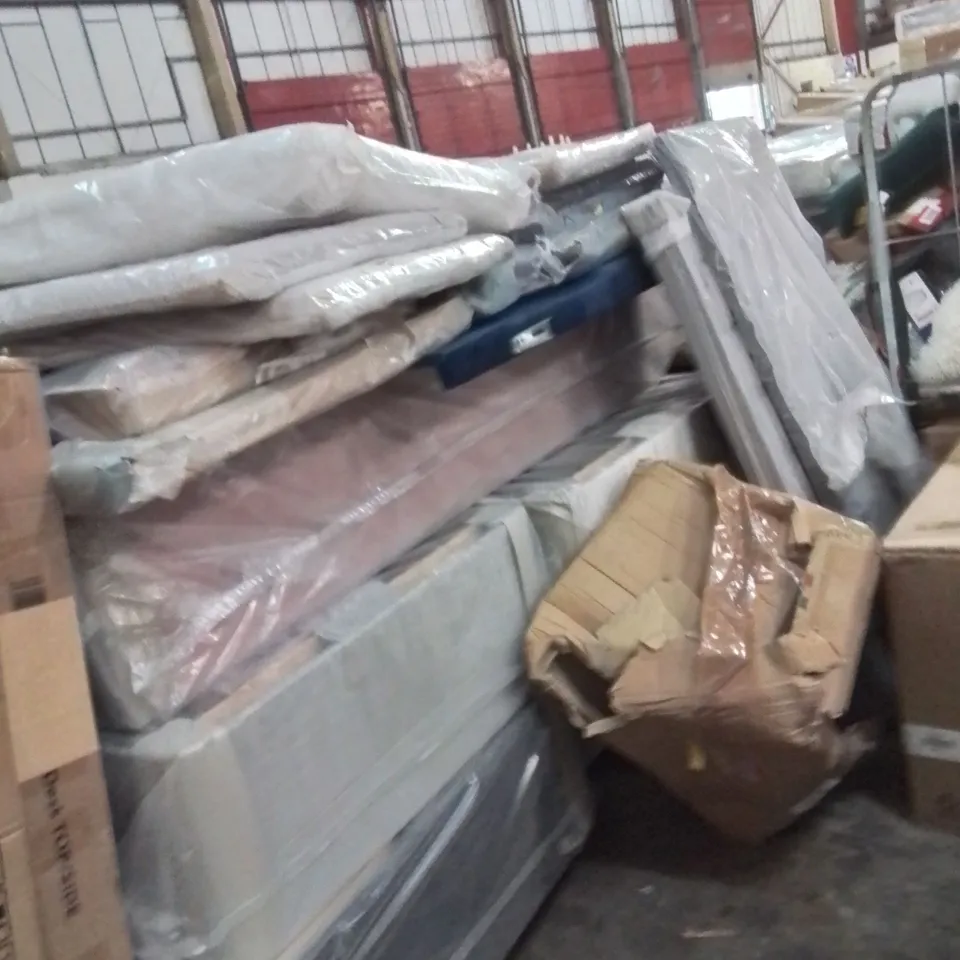 PALLET CONTAINING MULTIPLE BED BASES AND HEADBOARDS 