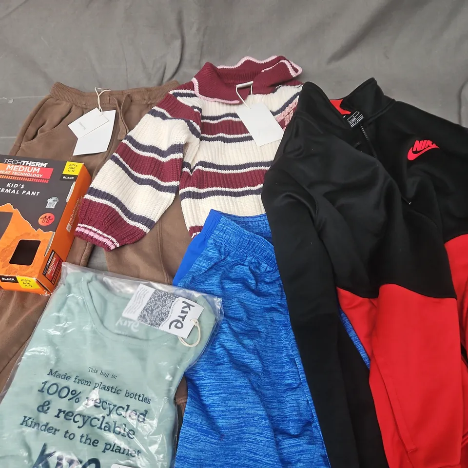 APPROXIMATELY 40 ASSORTED KIDS CLOTHING ITEMS IN VARIOUS SIZES, STYLES & COLOURS TO INCLUDE BRANDS SUCH AS NIKE, MOUNTAIN WAREHOUSE, KITE, ETC - COLLECTION ONLY