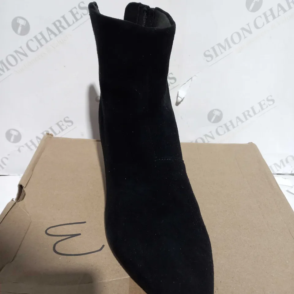 CLANKS MAYE ANKLE BOOT SIZE 6 BLACK SUEDE 