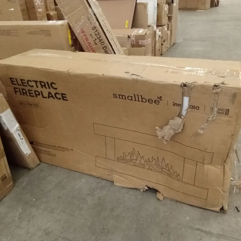 BOXED SMALLBEE PM1105 ELECTRIC FIREPLACE (1 BOX)