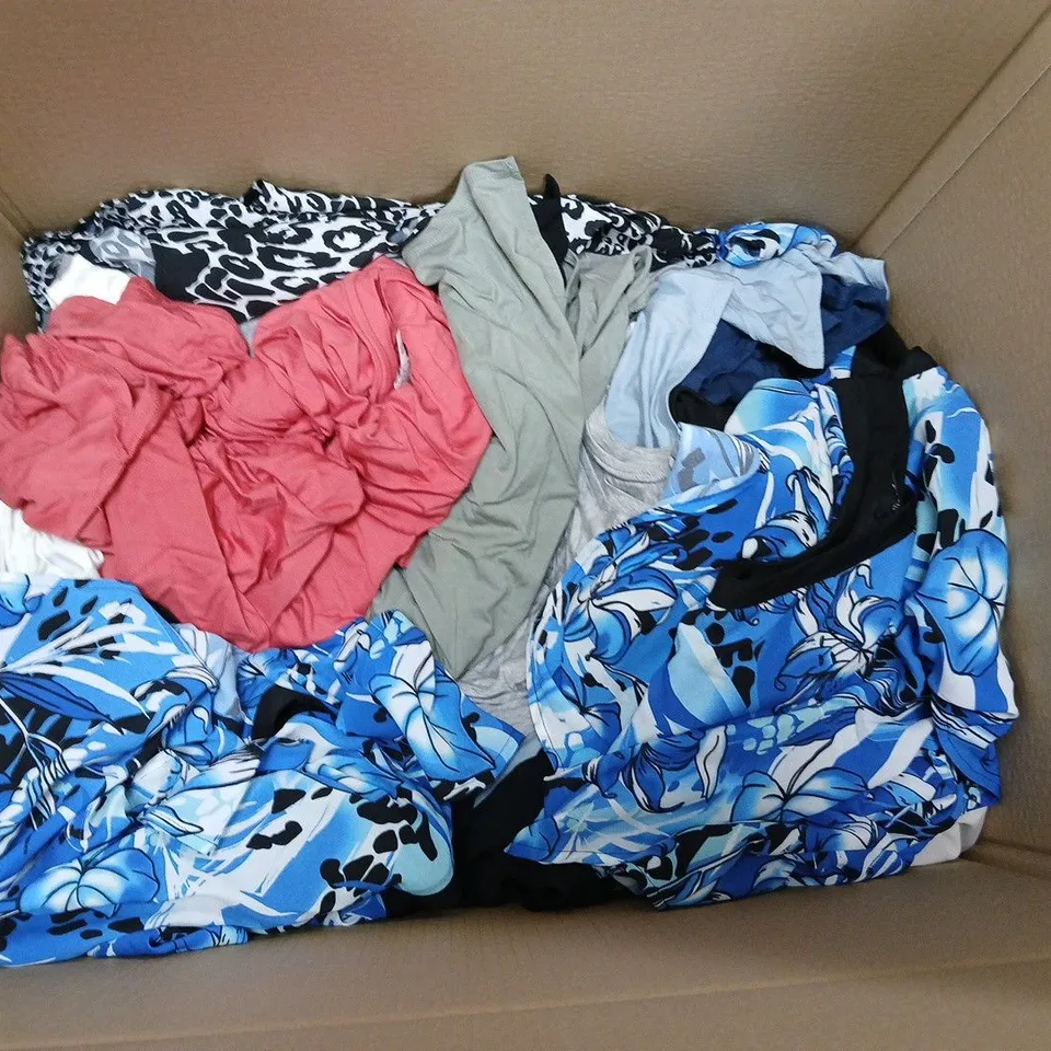 BOX OF APPROXIMATELY 12 ASSORTED CLOTHING ITEMS IN VARIOUS STYLES, COLOURS AND SIZES 