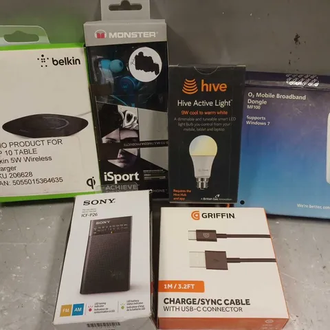 APPROX 10 ASSORTED ELECTRICAL ITEMS TO INCLUDE BELKIN WIRELESS CHARGER, HIVE ACTIVE WARM LIGHT, O2 BROADBAND DONGLE, ETC 