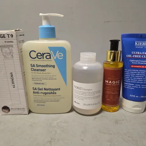 APPROXIMATELY 15 ASSORTED HEALTH & BEAUTY ITEMS TO INCLUDE - CERAVE SMOOTHING CLEANSER , KIEHLS FREE CLEANSER ETC