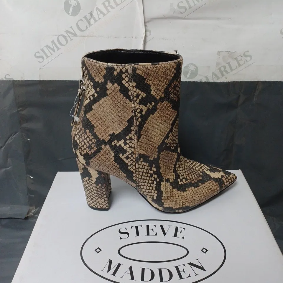 BOXED PAIR OF STEVE MADDEN SNAKE PRINT ANKLE BOOTS SIZE 36