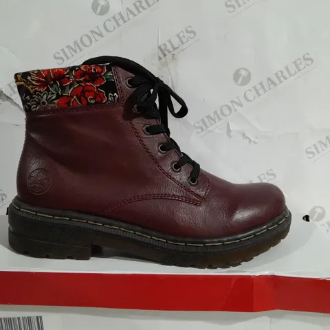 BOXED PAIR OF RED RIEKER INTEREST COLOUR SIZE 6 1/2