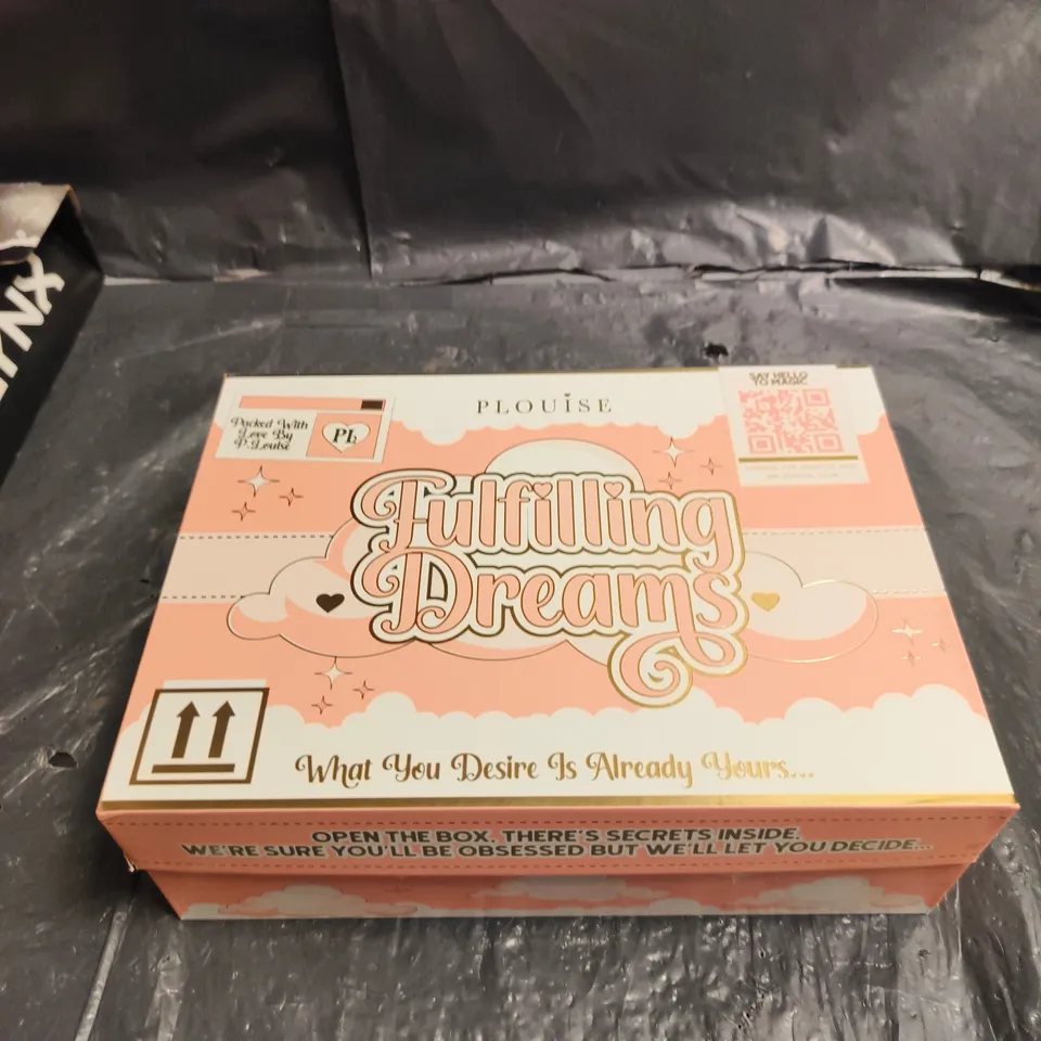 P LOUISE FULFILLMENT DREAMS BEAUTY GIFT SET – PINK MAKEUP BOX