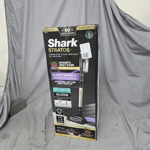 SHARK STRATOS CORDLESS VACUUM W/ ANTI HAIR WRAP