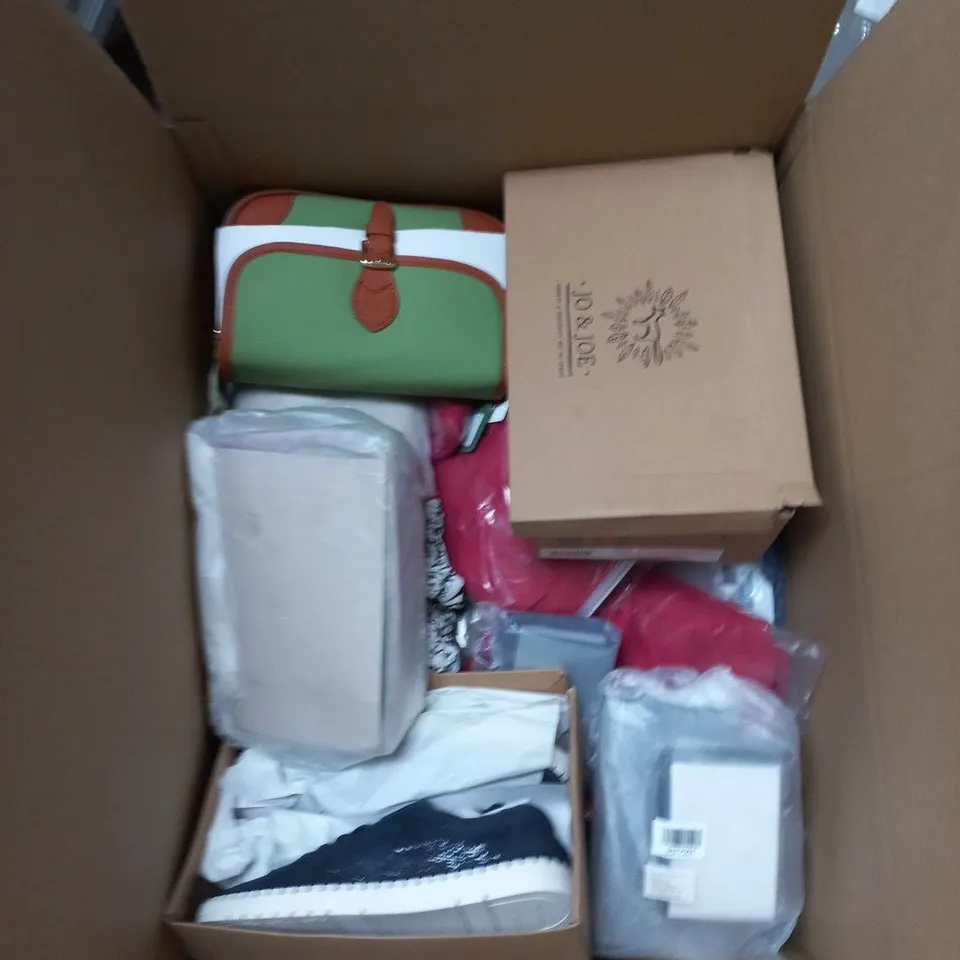 BOX CONTAINING A MIX OF APPROXIMATELY 20 ASSORTED BAGS, SHOES AND CLOTHING ITEMS