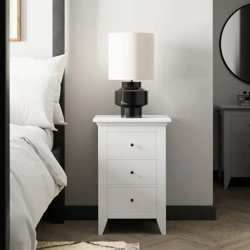 BOXED LYNTON 3 DRAWER BEDSIDE TABLE, WHITE (1 BOX)